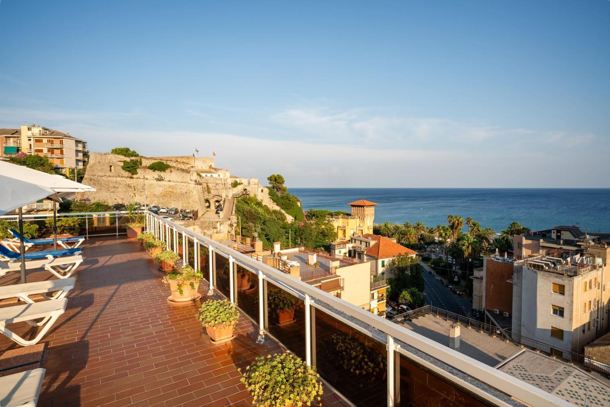 Hotel Careni Villa Italia فينالي ليغوري المظهر الخارجي الصورة