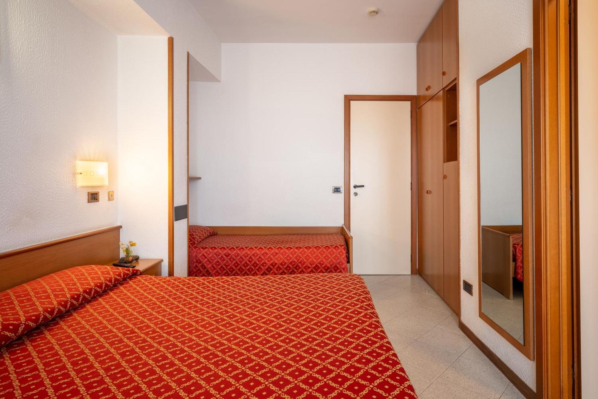 Hotel Careni Villa Italia فينالي ليغوري المظهر الخارجي الصورة